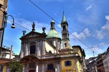 1 * Milan. Insubria Mediolanum (Insubria Mediolanum) şehrin eski adı. Bc.2 V yüzyılda kurulan * Lombardy başkenti son dönemlerin tüm mimari tarzı dizi taşımaktadır. Kentsel peyzaj. İtalya. Milan... Yaz 2018