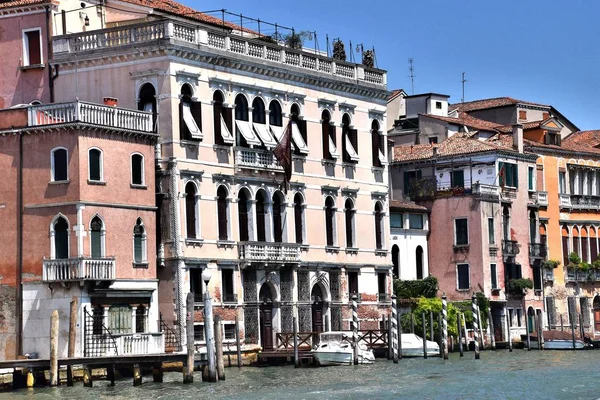 1 * Venedik-a tarihi Dünya Miras kenti Adriyatik lagün Adaları üzerinde bulunmaktadır. Yaz 2018 İtalya. Europe.2* büyük kanal, Gotik ve Bizans tarzında bir Rönesans Venedik Mimarlık manzarasına sahip Venedik canal işlek