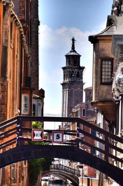 1 * Venedik-a tarihi Dünya Miras kenti Adriyatik lagün Adaları üzerinde bulunmaktadır. Yaz 2018 İtalya. Europe.2* büyük kanal, Gotik ve Bizans tarzında bir Rönesans Venedik Mimarlık manzarasına sahip Venedik canal işlek.