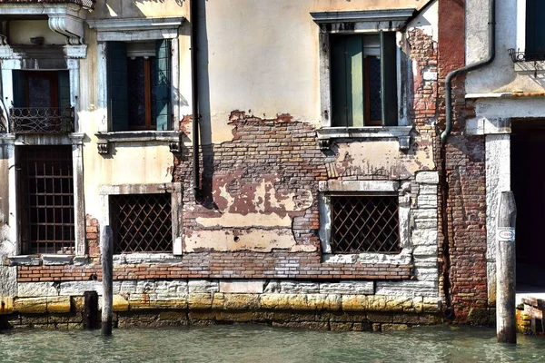 1 * Venedik-a tarihi Dünya Miras kenti Adriyatik lagün Adaları üzerinde bulunmaktadır. Yaz 2018 İtalya. Europe.2* büyük kanal, Gotik ve Bizans tarzında bir Rönesans Venedik Mimarlık manzarasına sahip Venedik canal işlek.