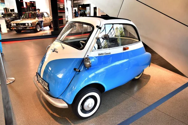 1 * Almanya. Munich Bavyera başkenti ve Bmw. Bmw. yaz 2018 Europe.2 Doğum yeri olduğunu * Münih. Efsanevi Bmw marka Bmw headquarters yakınındaki benzersiz bir müze.