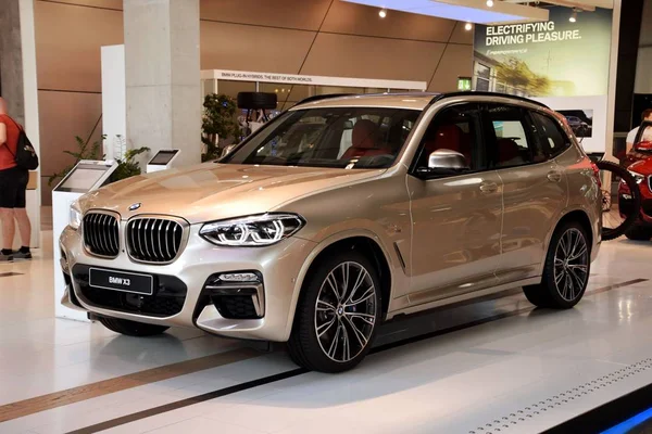 1 * Almanya. Munich Bavyera başkenti ve Bmw. Bmw. yaz 2018 Europe.2 Doğum yeri olduğunu * Münih. Efsanevi Bmw marka Bmw headquarters yakınındaki benzersiz bir müze.