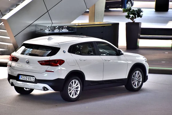 1 * Almanya. Munich Bavyera başkenti ve Bmw. Bmw. yaz 2018 Europe.2 Doğum yeri olduğunu * Münih. Efsanevi Bmw marka Bmw headquarters yakınındaki benzersiz bir müze.