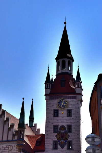 1 * Münih sermaye ve Bavyera kalbinde olduğunu. Şehir Isar Nehri üzerinde. Almanya'nın en güzel şehirlerinden biri. Yaz 2018 Europe.2 * Münih görkemli panorama. Mimari anıtları tarihinin