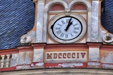 1 * Karlovy Vary. Carlsbad eski adıdır. Tepla Nehri üzerinde West Bohemia şehirde. Bohemia. Avrupa. Yaz 2018. 2 * büyüleyici mimarisi ile Çek Cumhuriyeti'nde en büyük tesisi. 14. yüzyılda şehir Kral Charles IV tarafından kuruldu.