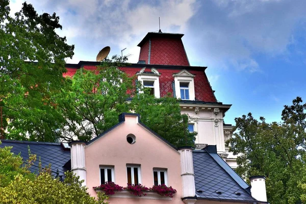 カルロヴィ ヴァリ 古い名前がカールズバッドです Tepla 川西ボヘミアの都市 ボヘミア ヨーロッパ 2018 魅力的なアーキテクチャとチェコ共和国で最大のリゾート 世紀にカレル — ストック写真