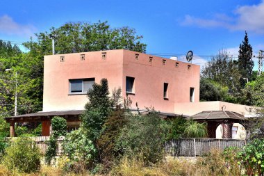 1* Matan İsrail'in Orta bölgesinde bir köy. 1995 yılında kurulmuştur. Bölgesel Drom Hasharon Konseyi. Sonbahar.