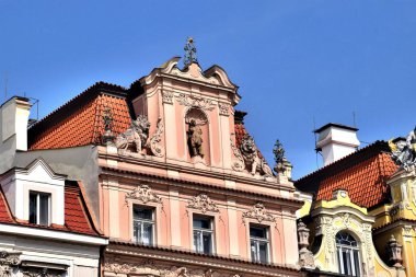 1 * * Prag Çek Cumhuriyeti 'nin başkentidir. Prag 'ın güzelliği bu şehri büyülüyor. Dünyanın en güzel yerlerinden biri. Bohem cazibesi ve ortaçağ mimarisiyle muhteşem Prag büyüsü. Avrupa. 2018 Yazı.