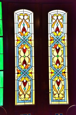 1 * Prag 'da Kudüs sinagogu. 1906 yılında İmparator I. Franz Joseph 'in anısına inşa edildi. 1939-1945 savaşında kısmen yok edildi. g. 1992 'de restorasyon başladı. Bugün renk sinagogunun güzelliği ve parlaklığı göz kamaştırıcı. .