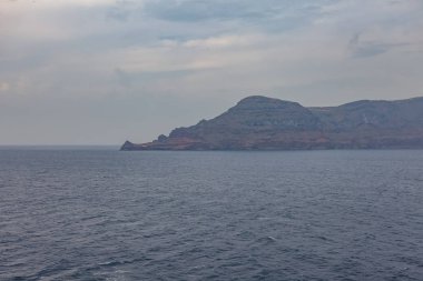 Santorini Caldera bir parçası olan Thirasia Adası Panoraması