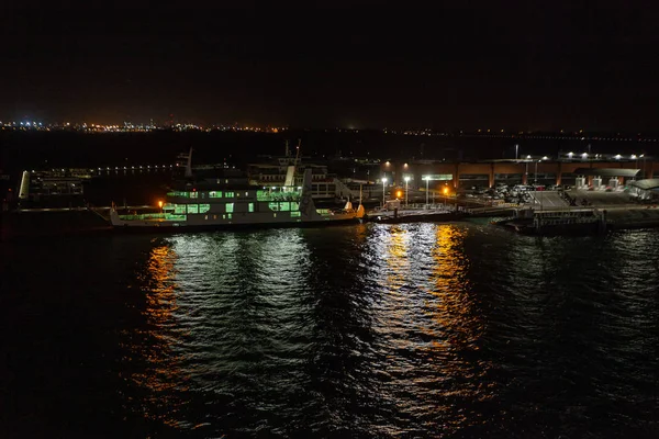 Night ferry docking in Venice terminal with beautiful reflections on sea — Stock Photo, Image