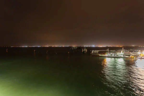 Nachtansicht des Hafens von Venedig — Stockfoto