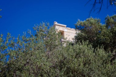 Athena Nike Tapınağı ile Acropolis çevreleyen ağaçların tilt vardiya etkisi