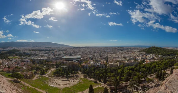 从雅典卫城到雅典剧院和雅典市的全景 — 图库照片