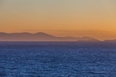 Gün batımında Saronic Körfezi adalarında Awesome silouhette
