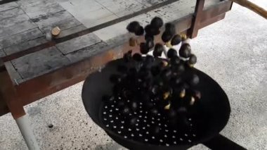 Kestanegeleneksel bir tavada havaya uçuruldu