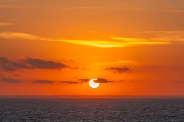 Güneş Adriyatik kıyısında batmak üzere
