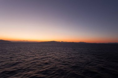 Ege Denizi adaları üzerinde gün batımı