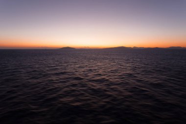 Ege Denizi adaları üzerinde güzel gün batımı