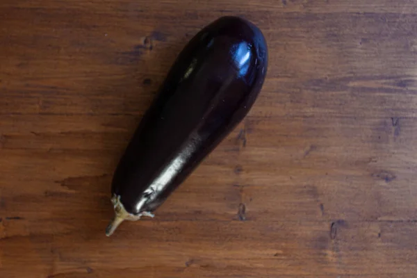 Top view of eggplant on rustic wooden background — Stock Photo, Image