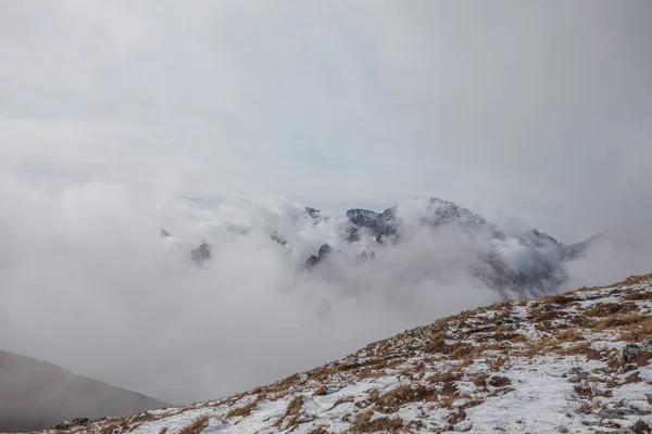 Gipfel der Cima Undici an einem bewölkten Morgen, Südtirol — Stockfoto