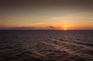 Adriyatik kıyısında muhteşem bir günbatımı manzarası