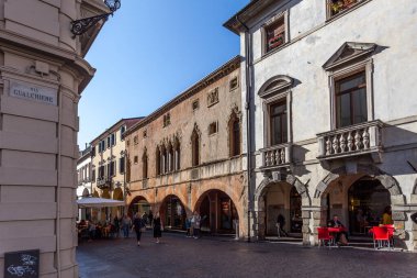 İtalya 'nın tarihi Padova şehir merkezinde bir sokakta Venedik tarzı bir ev.