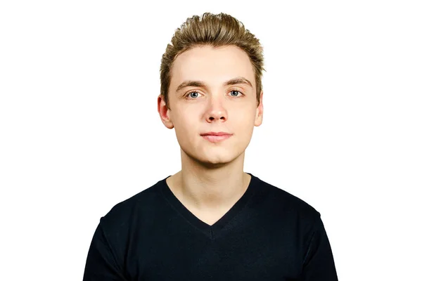 Pompadour saç modeli ile genç adam portresi, beyaz arka plan üzerinde izole.