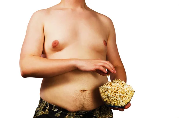 Body fiatal férfi a túlsúly, tartsa hasa zsírt pattogatott kukoricát, elszigetelt fehér háttér. — Stock Fotó