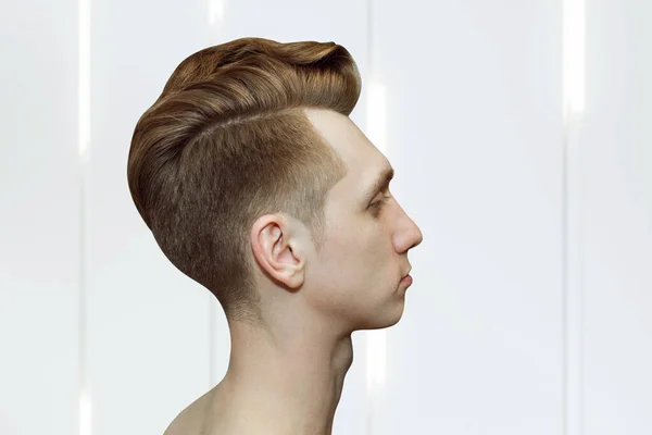 Jovem Gengibre Cara Com Corte Cabelo Pompadour Cabelo Foto Real — Fotografia de Stock