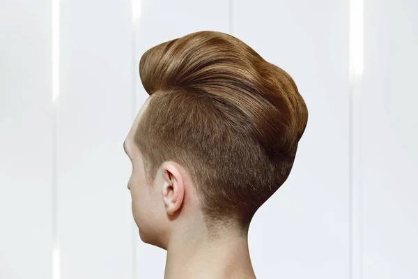 Joven Pelirrojo Con Corte Pelo Pompadour Pelo Foto Real Para — Foto de Stock