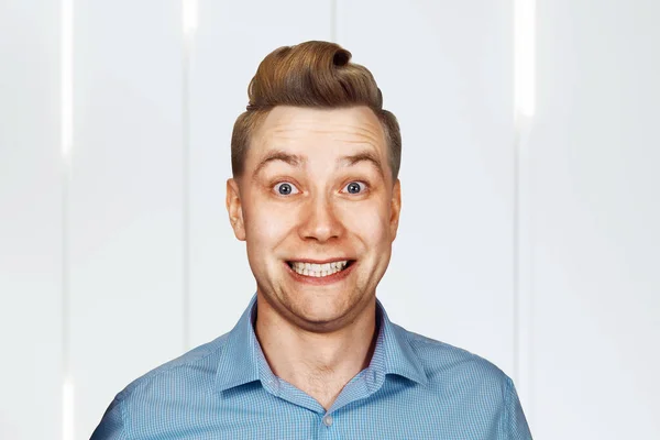 Joven Jengibre Con Corte Pelo Pompadour Pelo Foto Real Para —  Fotos de Stock