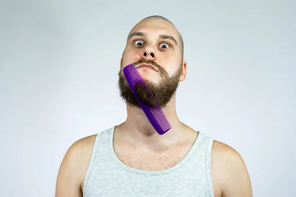 Retrato Homem Careca Com Pente Barba Que Olha Para Câmera — Fotografia de Stock