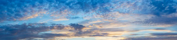 Bellissimo Cielo Panoramico Durante Tramonto Alba Estate Cielo Colorato Sera — Foto Stock