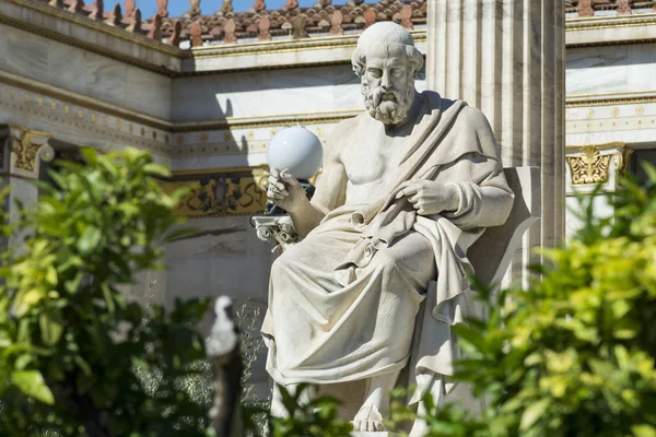 Άγαλμα Του Πλάτωνα Στην Ακαδημία Αθηνών — Φωτογραφία Αρχείου