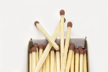 bir kutu içinde ahşap kibrit yakın çekim