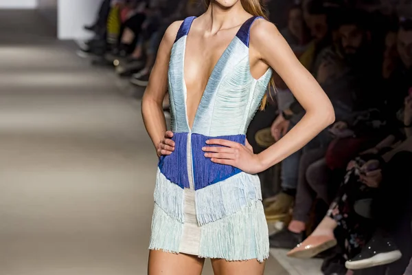 Athény Řecko 2018 Modelka Pózuje Během Catwalk — Stock fotografie