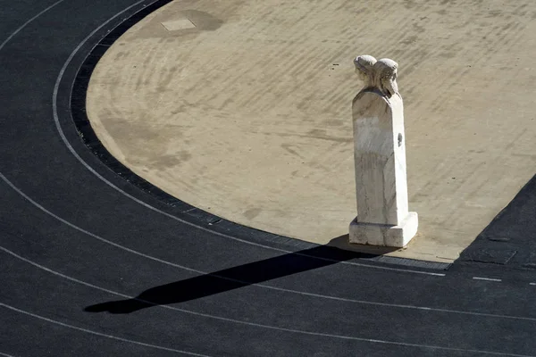 Två Huvud Marmor Staty Inuti Panathenaic Stadium — Stockfoto