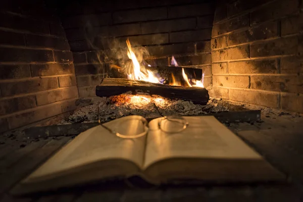 Open Book Glasses Fireplace — Stock Photo, Image