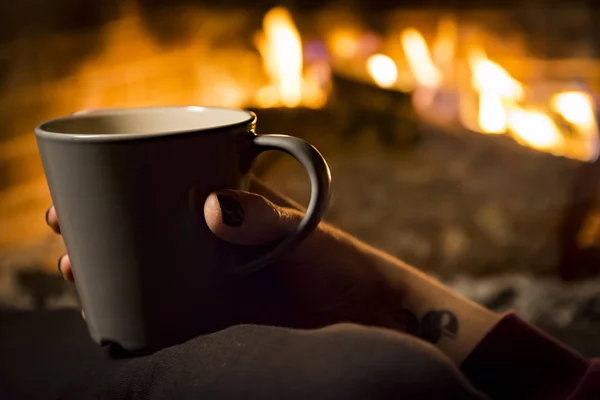 Woman Warming Fireplace While She Drinking Coffee — Stock Photo, Image