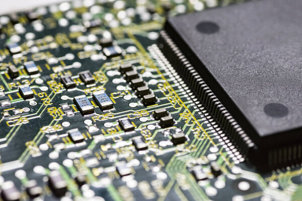 микрочипы на доске
