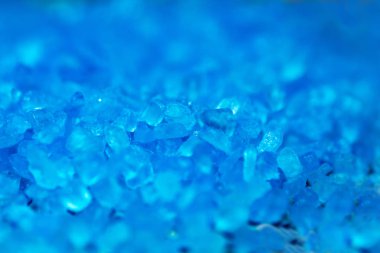 küçük mavi kristaller