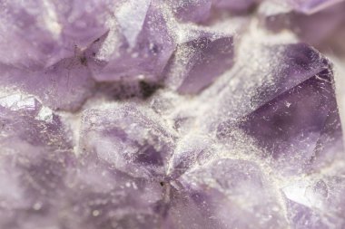 küçük putple kristalleri