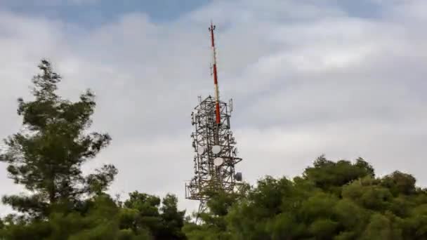 Časový Výpadek Komunikačních Věží Zimním Mlžné Době — Stock video