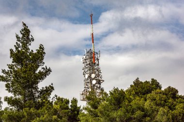 ormanda iletişim kuleleri