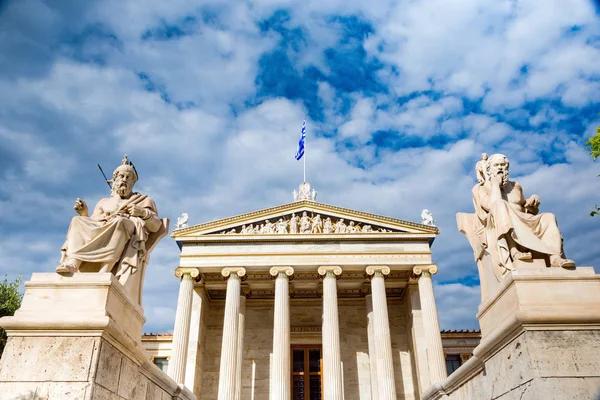 Academia de athens em um dia nublado — Fotografia de Stock