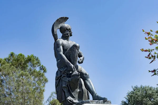Pomnik Tezeusza pod błękitnym niebem — Zdjęcie stockowe