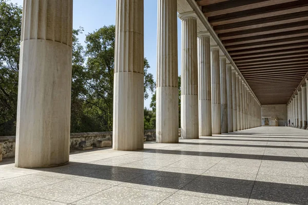 Fila de columnas de mármol —  Fotos de Stock