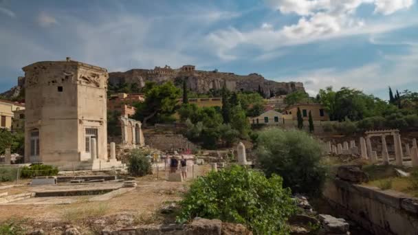 Touristes Visitant Tour Des Vents Grèce Sous Ciel Nuageux — Video