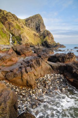Gobbins Headland Islandmagee engebeli ve nefes kesen güzel Kuzey Antrim Coast boyunca popüler bir turistik.